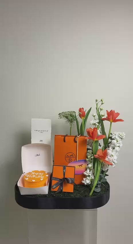 مع كيك Hermès عقد
