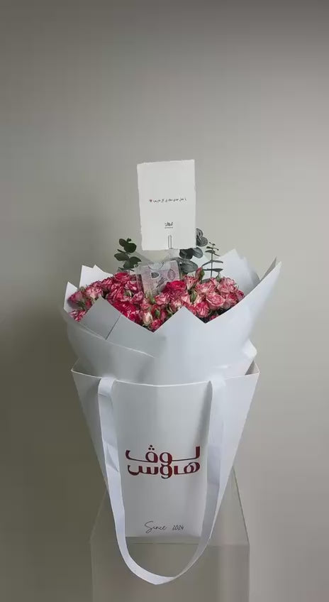 باقة وردية مع 500 كاش