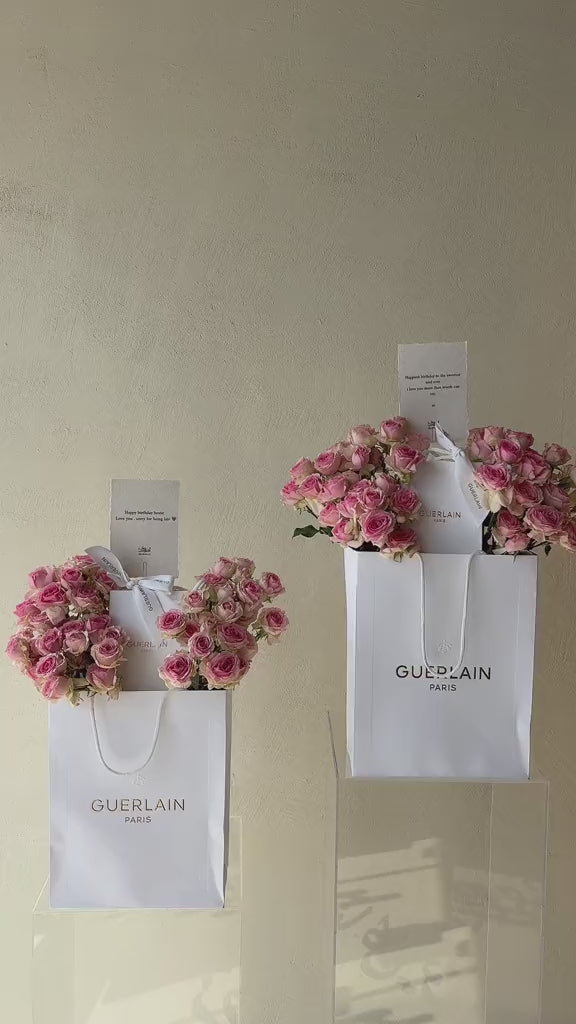 مع نحت الاسم Guerlain روج